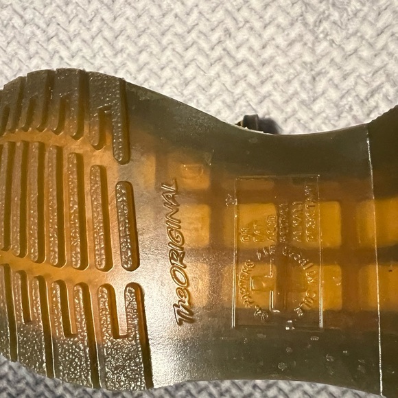 Dr. Martens Women's 2976 Chelsea Boot - Picture 5 of 7